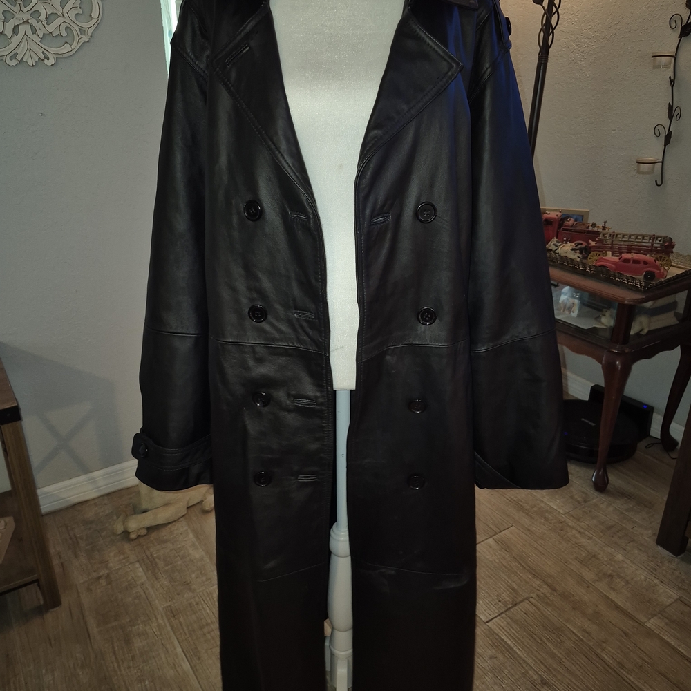 Classic Black 100% Leather Trench Coat with Sleek Silhouette - Picture 2 of 11
